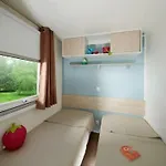 Mobil-home Spacieux Avec Terrasse - 3 - 6 Personnes - Api-1-52-452 *