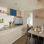 Mobil-home Spacieux Avec Terrasse - 3 - 6 Personnes - Api-1-52-452 Kemping *