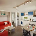 Mobil-home Spacieux Avec Terrasse - 3 - 6 Personnes - Api-1-52-452 * Brem-Sur-Mer