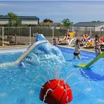 Mobil-home Spacieux Avec Terrasse - 3 - 6 Personnes - Api-1-52-452 * Brem-Sur-Mer