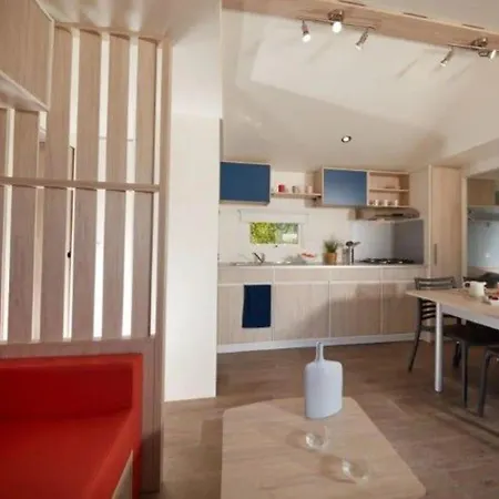 Mobil-home Spacieux Avec Terrasse - 3 - 6 Personnes - Api-1-52-452 *