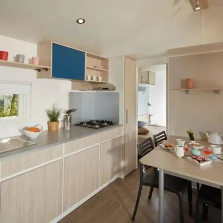 Mobil-home Spacieux Avec Terrasse - 3 - 6 Personnes - Api-1-52-452 Κάμπινγκ *