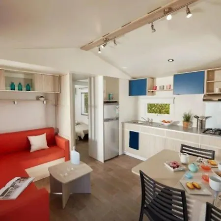 Mobil-home Spacieux Avec Terrasse - 3 - 6 Personnes - Api-1-52-452 * Brem-sur-Mer
