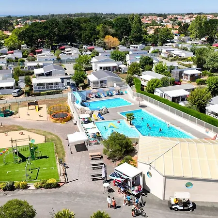 Кемпинг Mobil-home Spacieux Avec Terrasse - 3 - 6 Personnes - Api-1-52-452 *