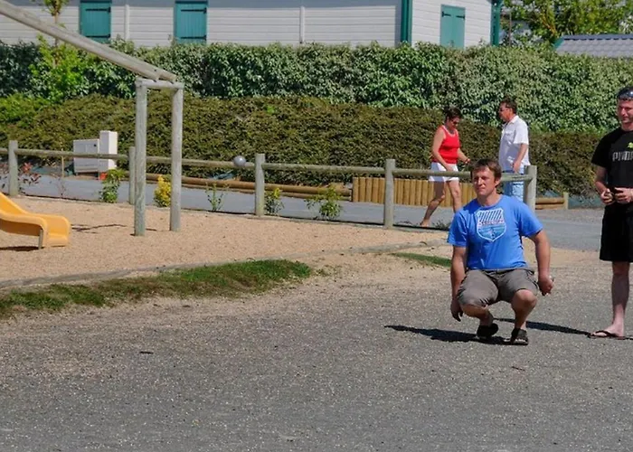 Mobil-home Spacieux Avec Terrasse - 3 - 6 Personnes - Api-1-52-452 * Брем-сюр-Мер